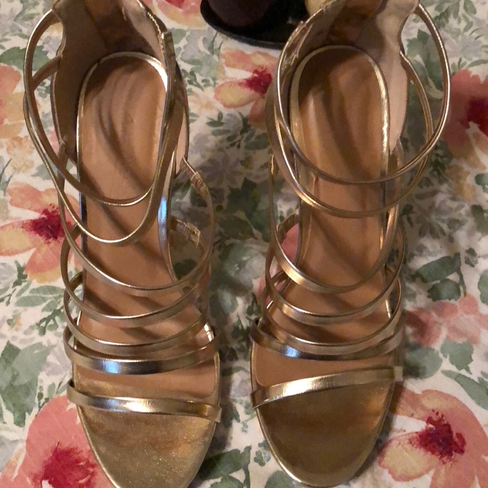 Shoes goldtone